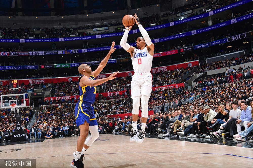 双巨头轰然倒下，一场丑陋的输球，火箭却一举两得，再次验证一事.