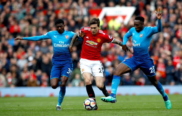 卡里克：梅努不是传统后腰，应该更靠前踢得更自由一些.